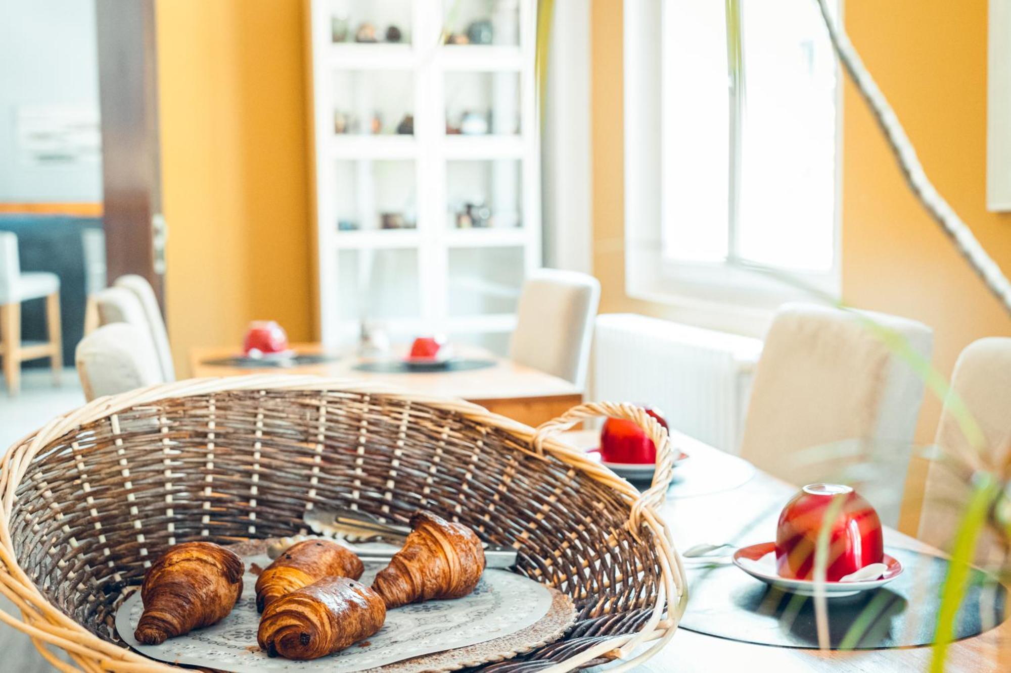 Logis Hotel La Magnanerie - Cote Bistro Aubignosc Eksteriør billede