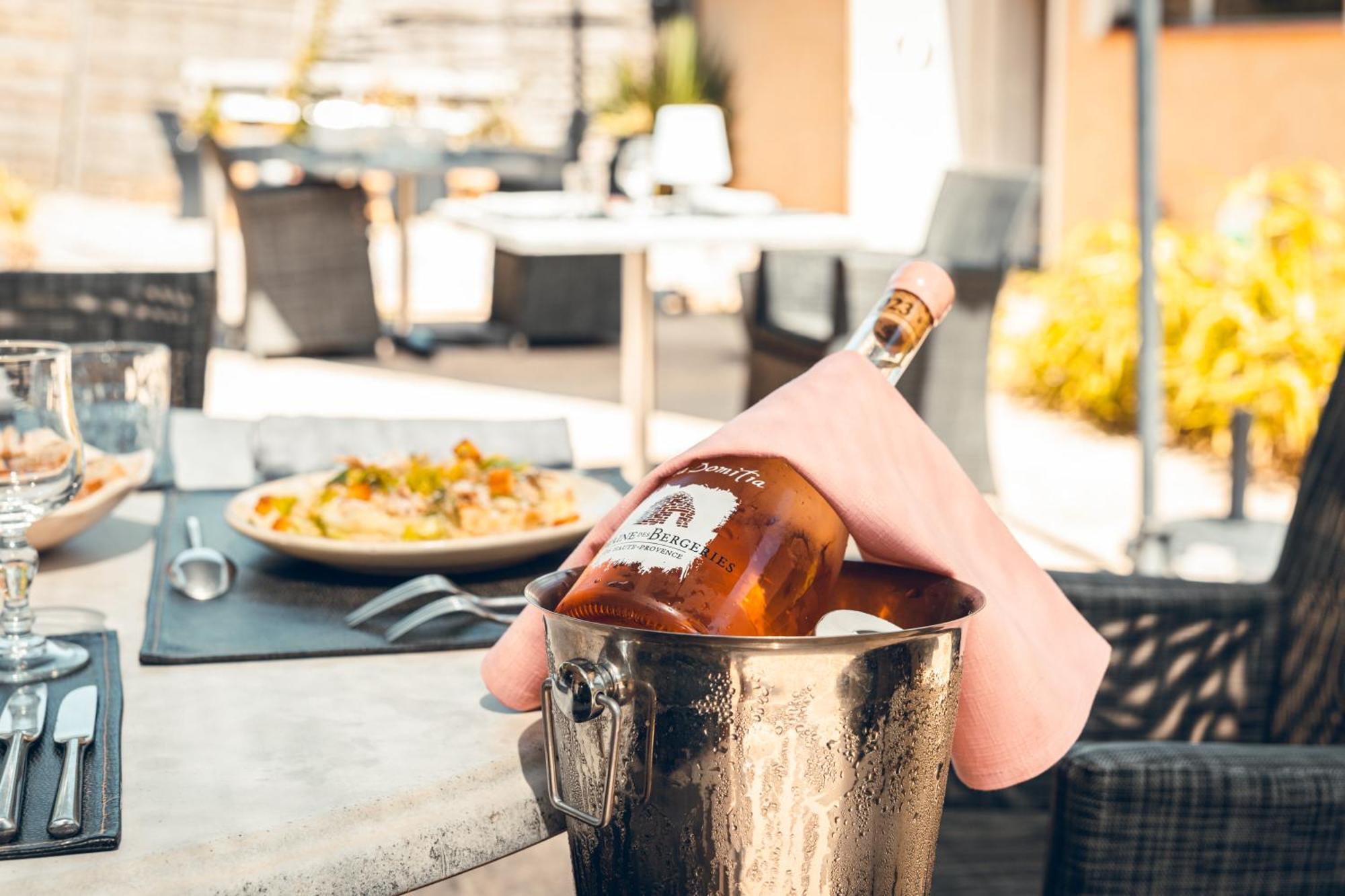 Logis Hotel La Magnanerie - Cote Bistro Aubignosc Eksteriør billede